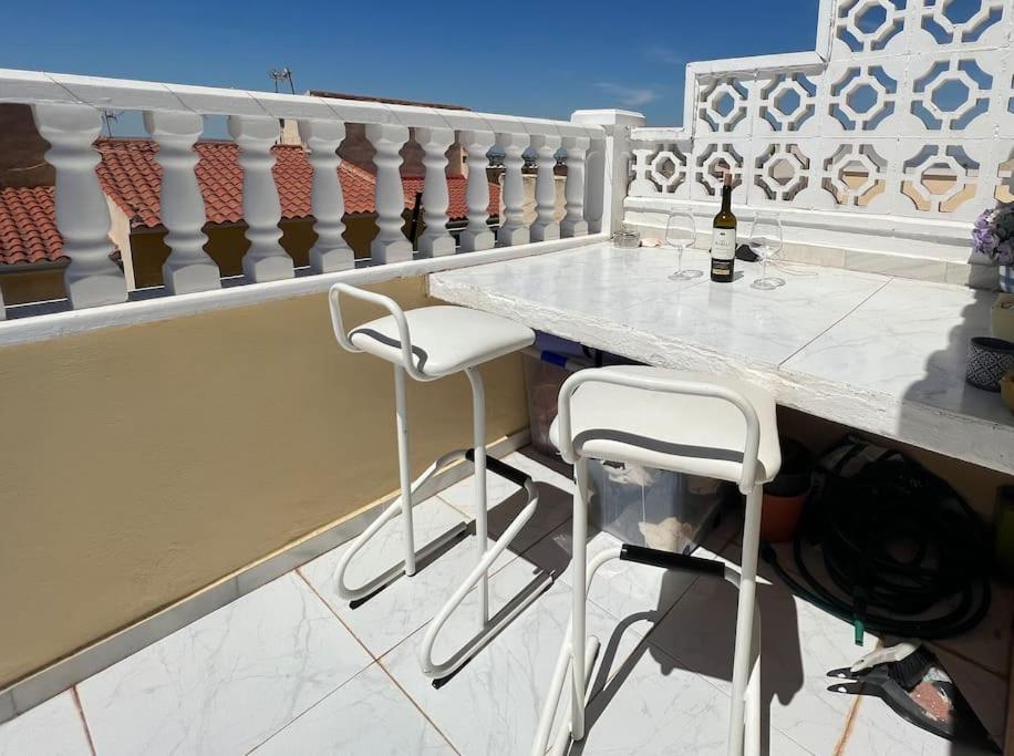 Sunny, South-Facing & Welcoming Alicante Exterior foto